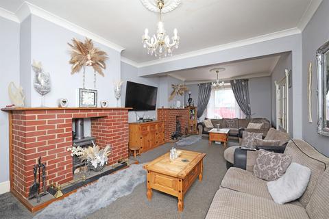 3 bedroom semi-detached house for sale, Fydell Crescent, PE21
