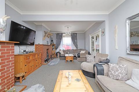 3 bedroom semi-detached house for sale, Fydell Crescent, PE21