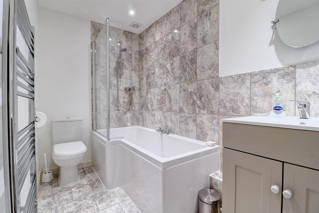 Downstairs Bathroom .jpg