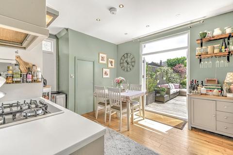72 Waldron Road, London, SW18 3TD
