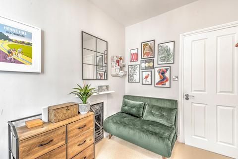 72 Waldron Road, London, SW18 3TD