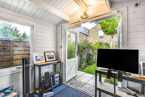 72 Waldron Road, London, SW18 3TD