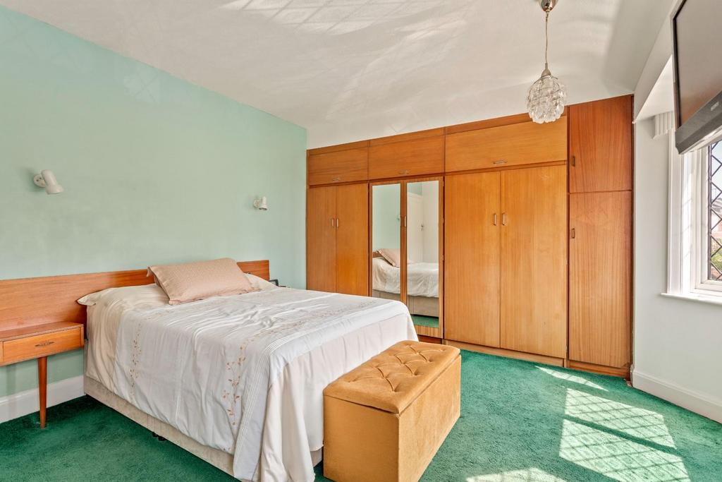 Bedroom (1).jpg
