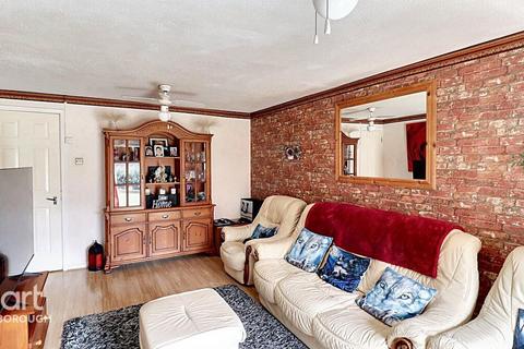 4 bedroom semi-detached house for sale, Gullymore, Bretton