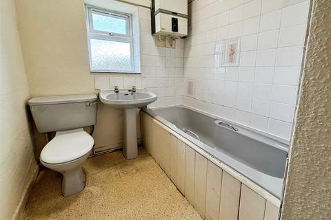 22 Broadstone Way, Bradford, BD4 9RY