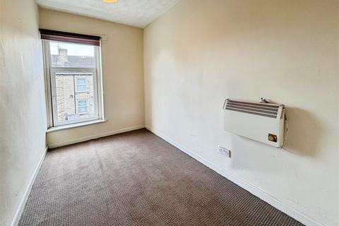 22 Broadstone Way, Bradford, BD4 9RY