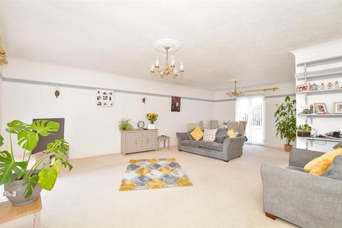 2 bedroom flat for sale, The Gilberts, Rustington BN16