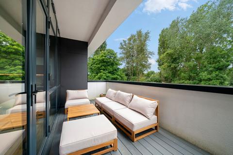 1 bedroom flat for sale, Littleworth Road, Esher, KT10