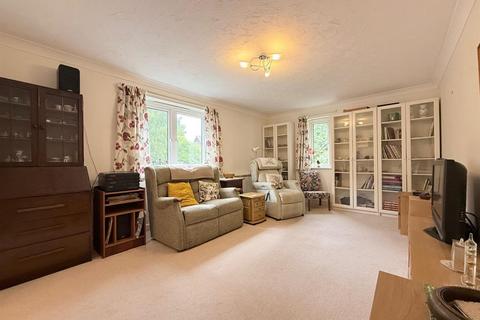 2 bedroom flat for sale, Ringwood Road, Ferndown