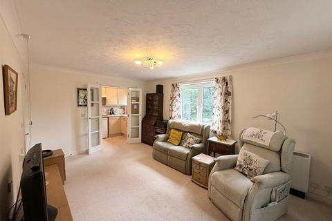2 bedroom flat for sale, Ringwood Road, Ferndown