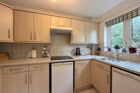 2 bedroom flat for sale, Ringwood Road, Ferndown