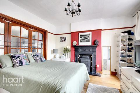 undefined, Watersplash Road, Shepperton