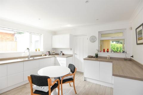 15 Springfield Park, Trowbridge, BA14 7HT