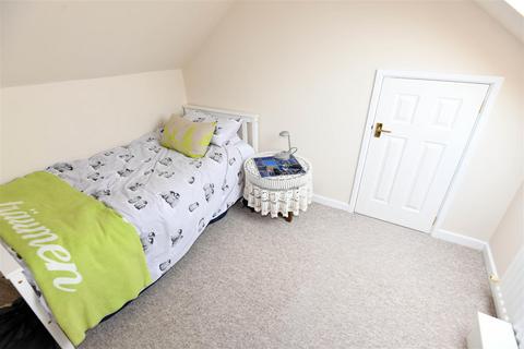 15 Springfield Park, Trowbridge, BA14 7HT