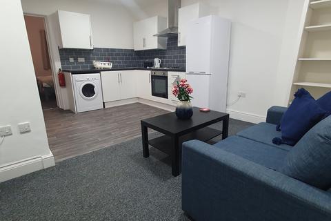 2 bedroom flat to rent, Flat 1,18 Mundy Place