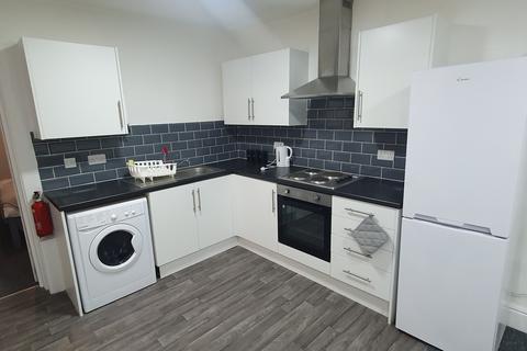 2 bedroom flat to rent, Flat 1,18 Mundy Place