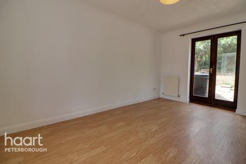 3 bedroom detached house to rent, Melrose Drive, PETERBOROUGH