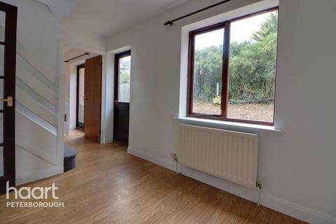 3 bedroom detached house to rent, Melrose Drive, PETERBOROUGH