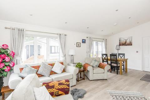 2 bedroom mobile home for sale, The Grange, Lutterworth