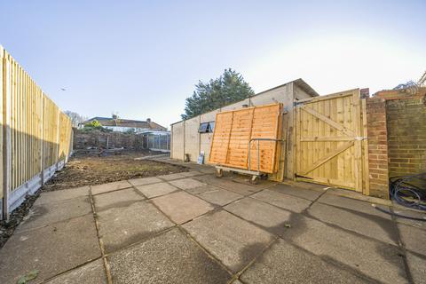 7 Warwick Avenue, Harrow, HA2 8RE