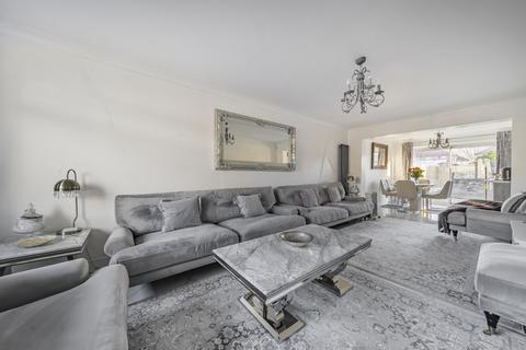 7 Warwick Avenue, Harrow, HA2 8RE