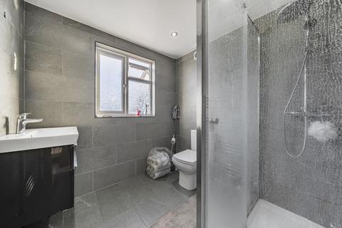 7 Warwick Avenue, Harrow, HA2 8RE