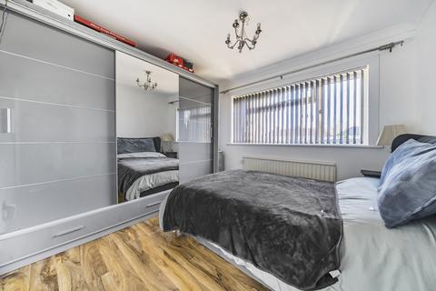 7 Warwick Avenue, Harrow, HA2 8RE