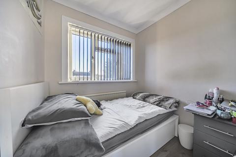 7 Warwick Avenue, Harrow, HA2 8RE