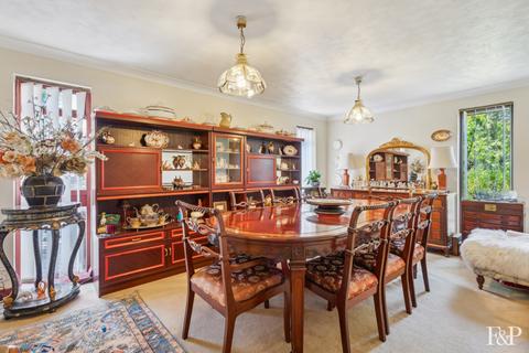 undefined, Chestnut Drive, Windsor