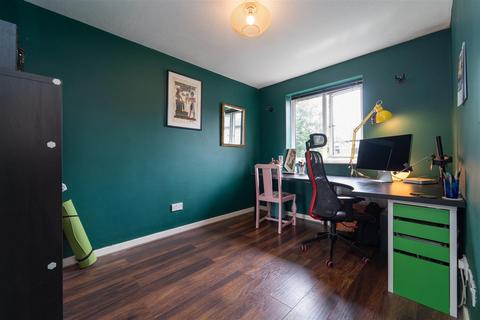 4 Abbotside Close, Manchester, M16 7RP