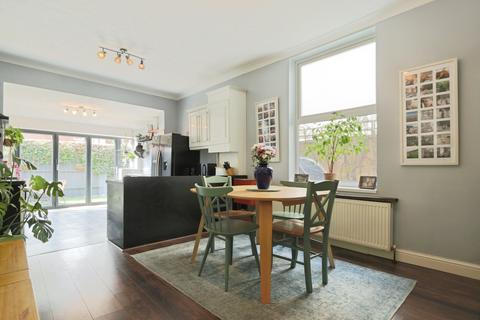 4 bedroom end of terrace house for sale, Spring Bank West, Hull, HU3 1LA