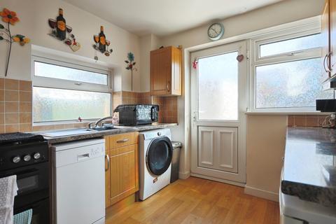 3 bedroom semi-detached house for sale, Downfield Avenue, Hull, HU6 7XE
