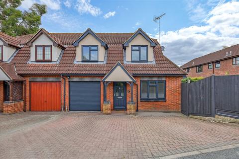 3 bedroom semi-detached house for sale, West Park Avenue, Billericay, Essex, CM12
