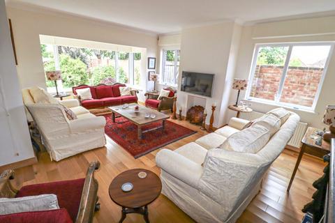 4 bedroom detached house for sale, Staunton Avenue, Hayling Island