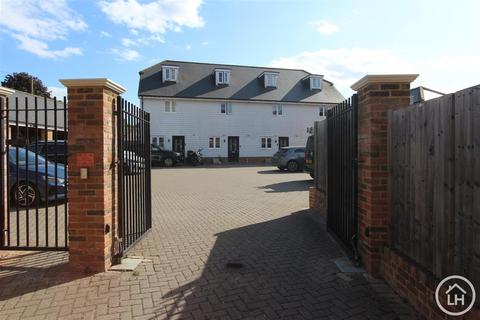 4 bedroom terraced house for sale, High Street, Newington, Sittingbourne