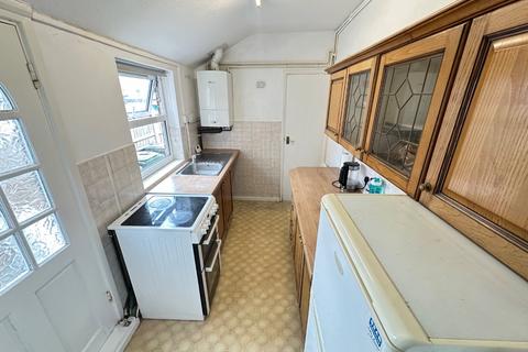 2 bedroom terraced house to rent, May Street, Luton, Bedfordshire, LU1 3QX