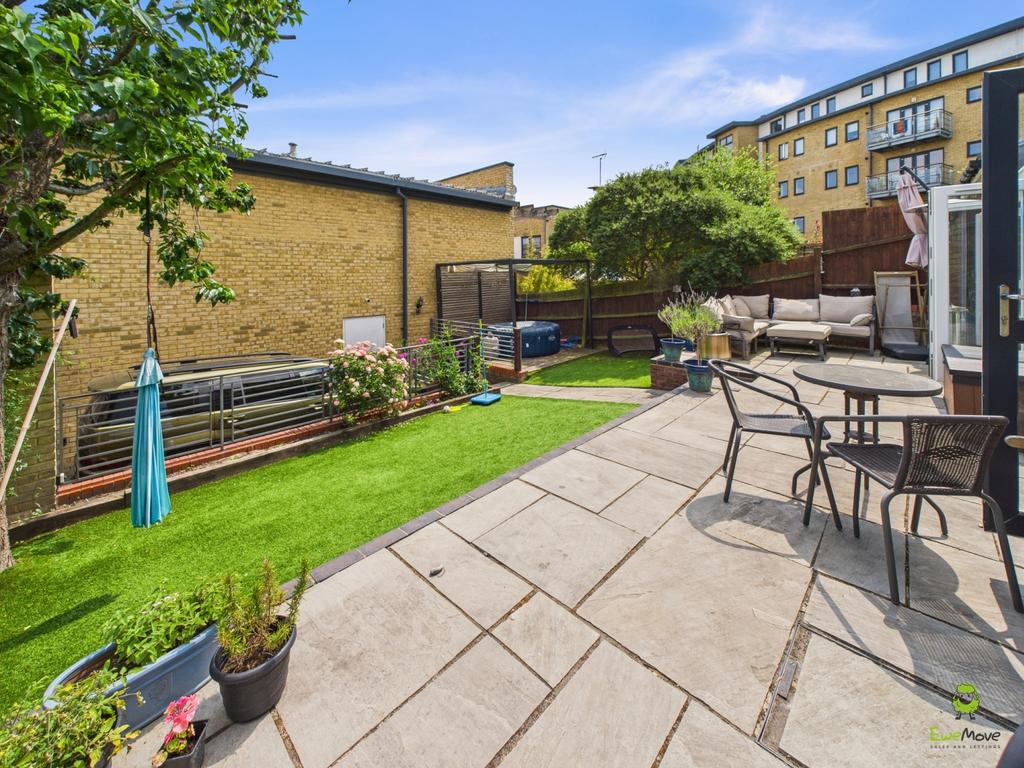 Low Maintenance Rear Garden James Hillier Ewemove