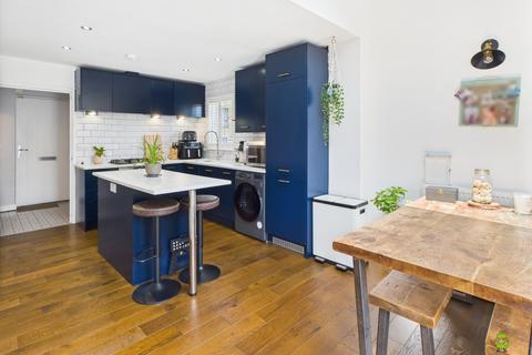 4 bedroom semi-detached house for sale, 5 Waterstone Way, Greenhithe