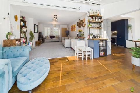 4 bedroom semi-detached house for sale, 5 Waterstone Way, Greenhithe