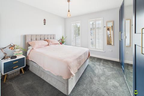 4 bedroom semi-detached house for sale, 5 Waterstone Way, Greenhithe