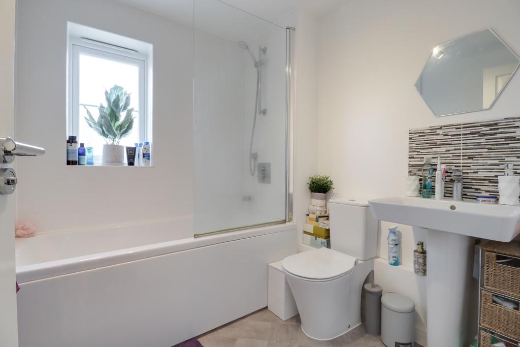 Family-Bathroom-2