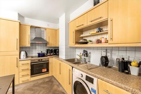 2 bedroom flat to rent, Belvedere Road, London SE1