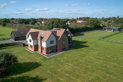 5 bedroom detached house for sale, Chapel Road, Colchester CO4