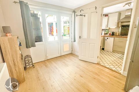 16 Fullers Close, Kelvedon, Colchester, CO5 9JX