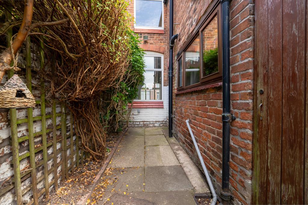 21 Clare Avenue, Avenue, CH2 3 HT-19