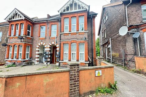 1 bedroom flat to rent, Biscot Road, Luton, Bedfordshire, LU3 1AH