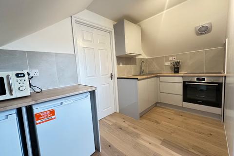 1 bedroom flat to rent, Biscot Road, Luton, Bedfordshire, LU3 1AH