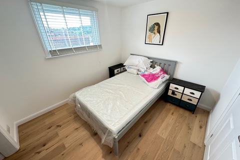 1 bedroom flat to rent, Biscot Road, Luton, Bedfordshire, LU3 1AH
