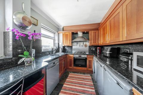 2 bedroom flat for sale, Albemarle Road, Beckenham, Kent, BR3