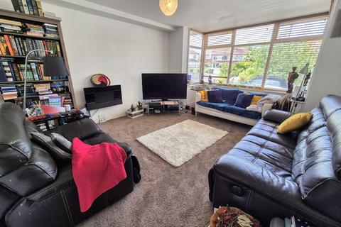 18 Dennistead Crescent, Leeds, LS6 3PU